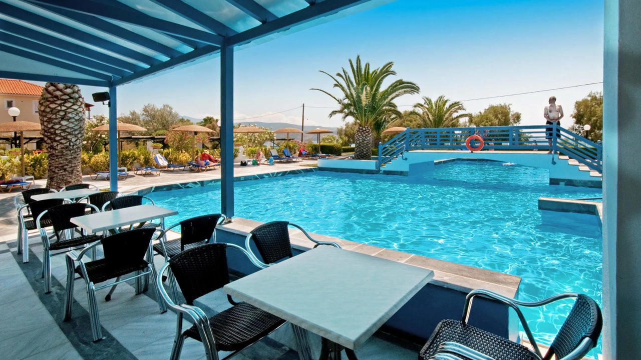 Отдых Отель Zefiros Beach - Зона возле бассейна