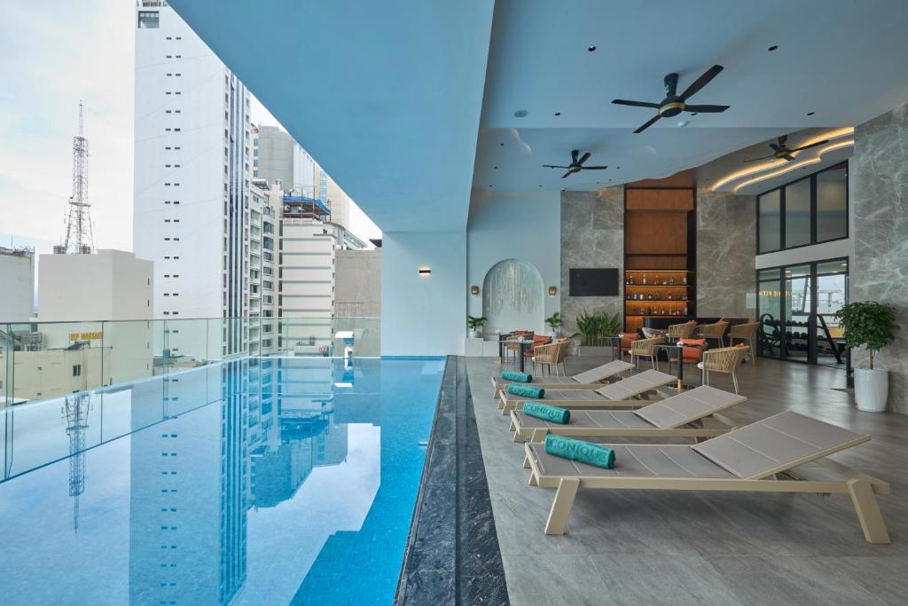 Отдых Отель Iconique Hotel Nha Trang 5* - Бассейн