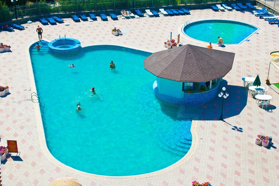 Отдых Отель Приморье - бассейн
