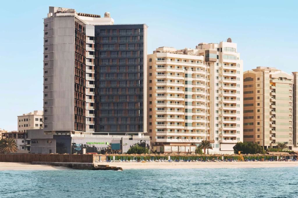 Отдых Отель Wyndham Garden Ajman Corniche 4* - Фасад отеля