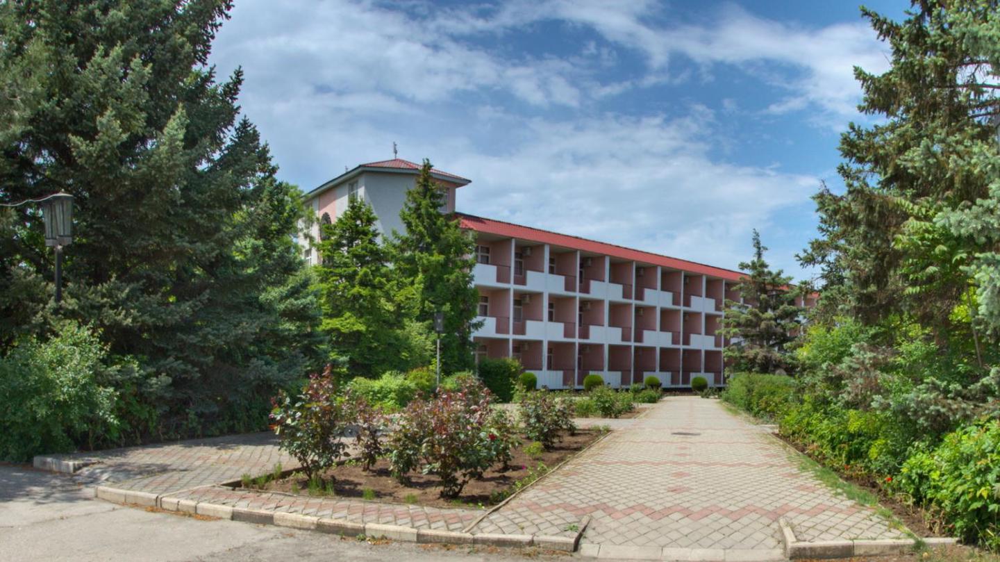 Отдых Санаторий Северный - Территория и корпус санатория
