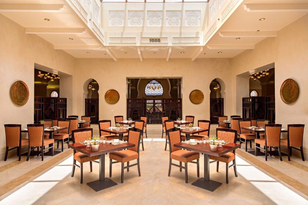 Отдых Отель Miramar Al Aqah Beach Resort 5* - Ресторан