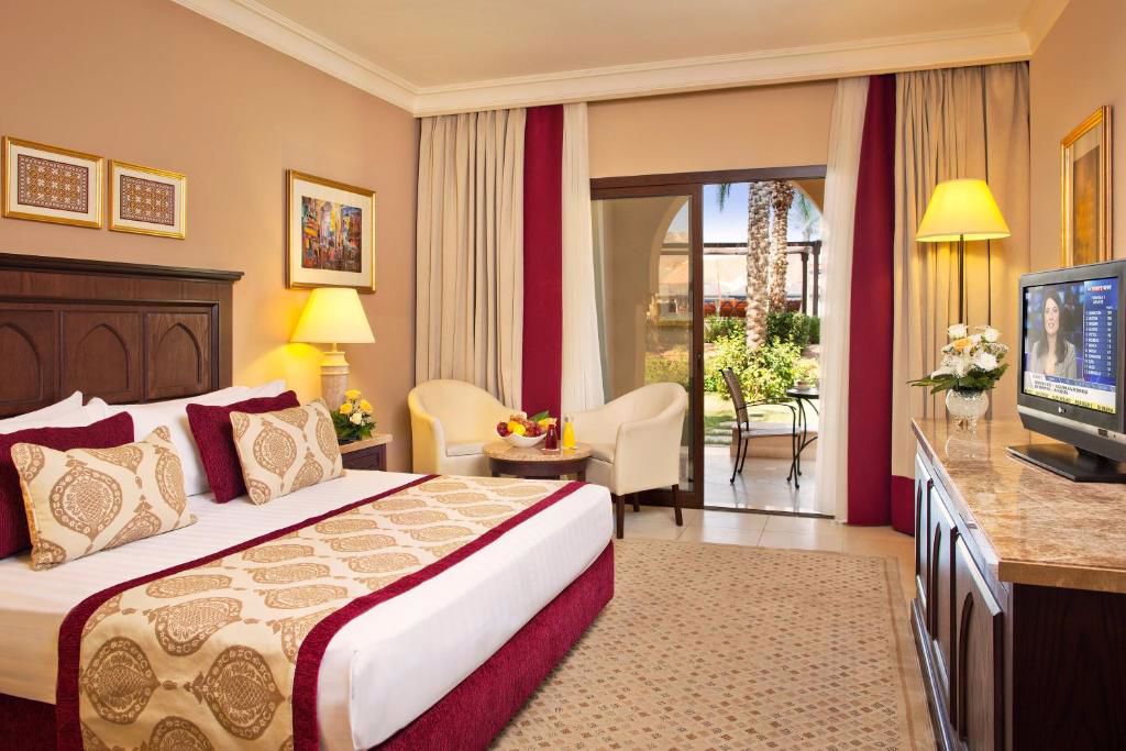 Отдых Отель Miramar Al Aqah Beach Resort 5* - Стандартный номер с кроватью размера "queen-size"