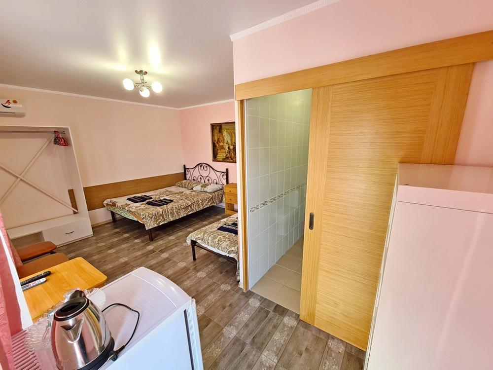 Отдых Гостевой дом Белые паруса (Николаевская) - 3-х местный номер