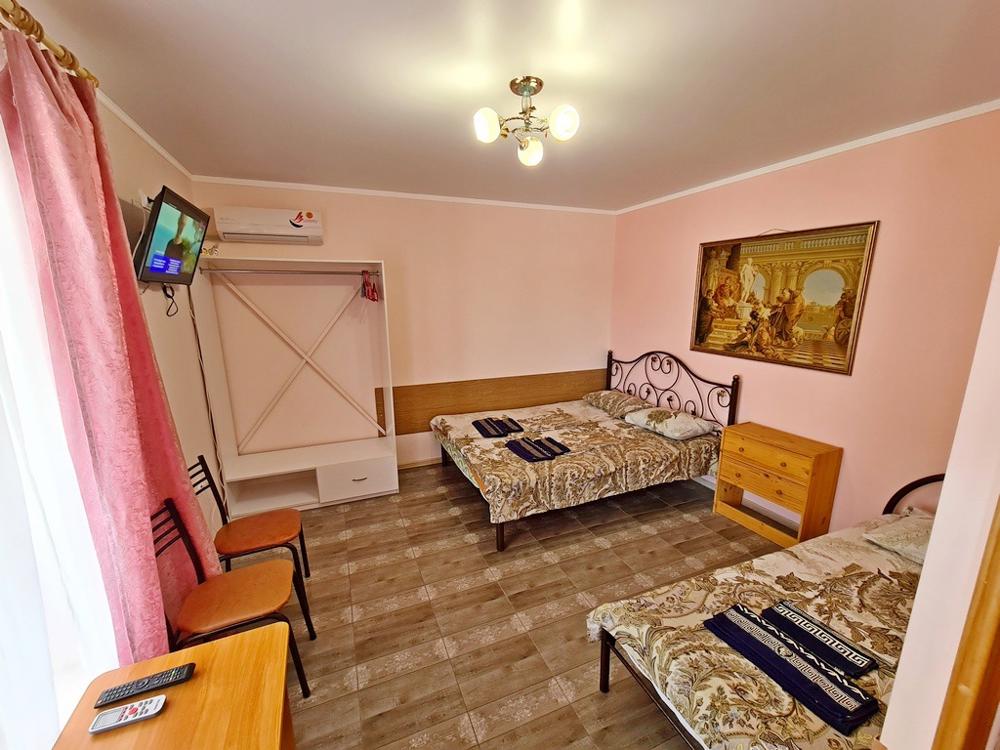 Отдых Гостевой дом Белые паруса (Николаевская) - 3-х местный номер