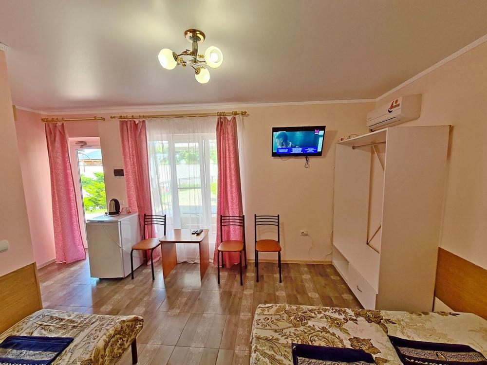 Отдых Гостевой дом Белые паруса (Николаевская) - 3-х местный номер