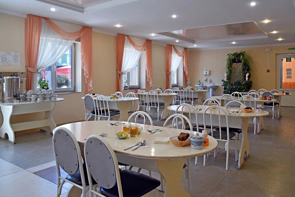 Отдых База отдыха Русалочка - Столовая