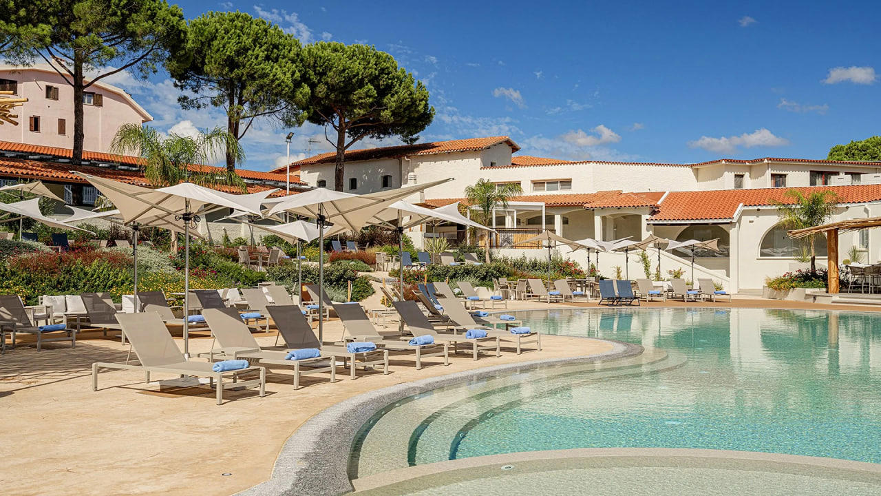 Отдых Отель Club Esse Cala Bitta - Зона у бассейна