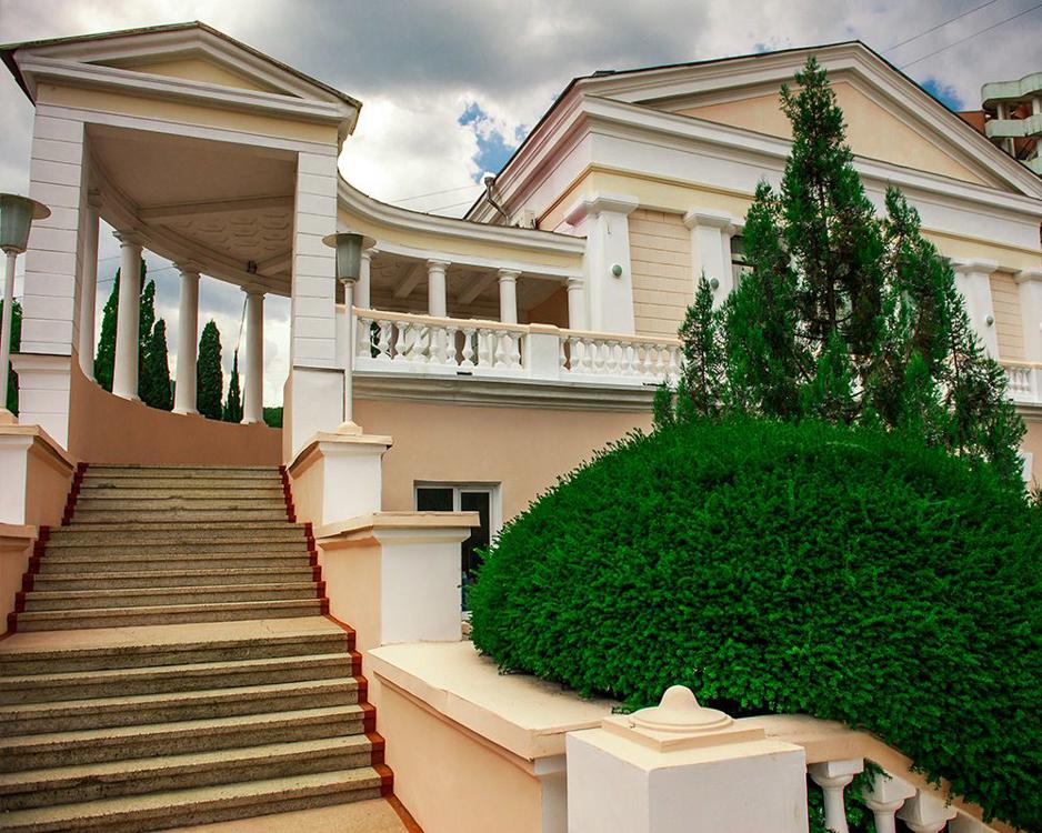 Отдых Санаторий Алушта - Фасад корпуса