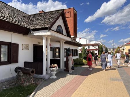 Тур Минск - Хатынь - Коссово - Кобрин - Брест - Скоки - Каменец - Беловежская пуща - Музей народной архитектуры и быта - Фото 9
