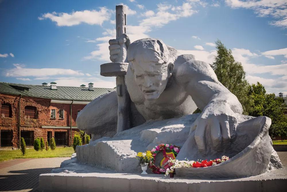 Автобусный тур Минск - Бобруйск - Жиличи - Хатынь - Брест - Каменец - Беловежская пуща - Музей народной архитектуры и быта, выезд из Минскa