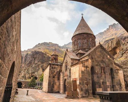 Тур Ереван - Гарни - монастырь Гегард - оз. Севан - Тбилиси - Мцхета - Фото 3