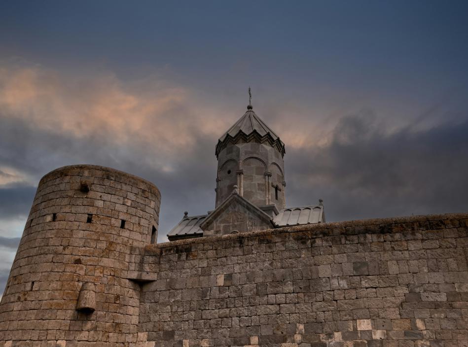 Тур Ереван - Гюмри - монастырь Эчмиадзинский - Цахкадзор - монастырь Хор Вирап - Нораванк - Гарни - монастырь Гегард - Ереван, выезд из Минскa