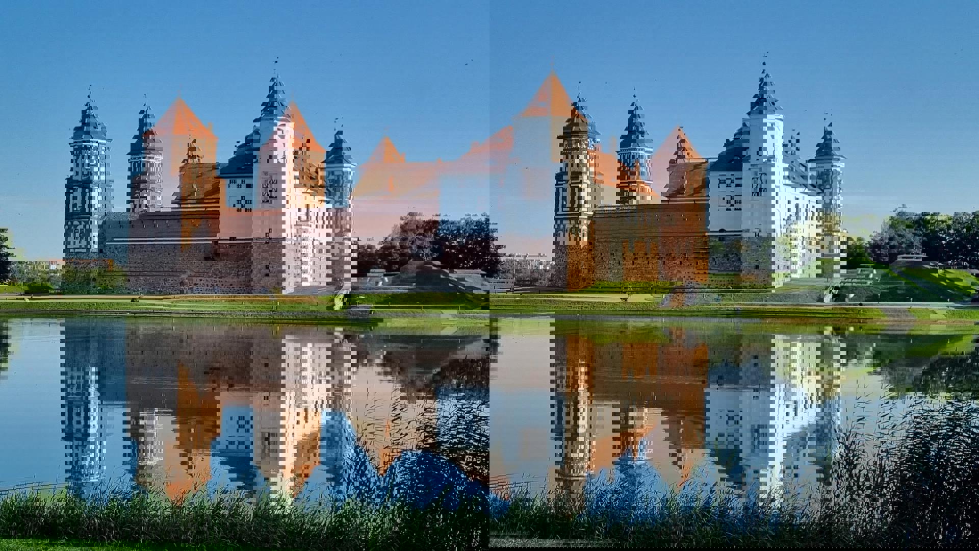 Автобусный тур Барановичи - Литовка - Мир, выезд из Минскa