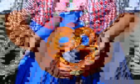 Тур Лида - Дворище - Фото 1 мастер-класс по выпечке брецеля