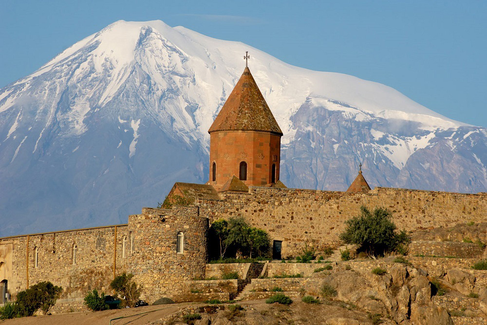 Тур Ереван - монастырь Эчмиадзинский - Гарни - монастырь Гегард - Севан - Дилижан, выезд из Минскa
