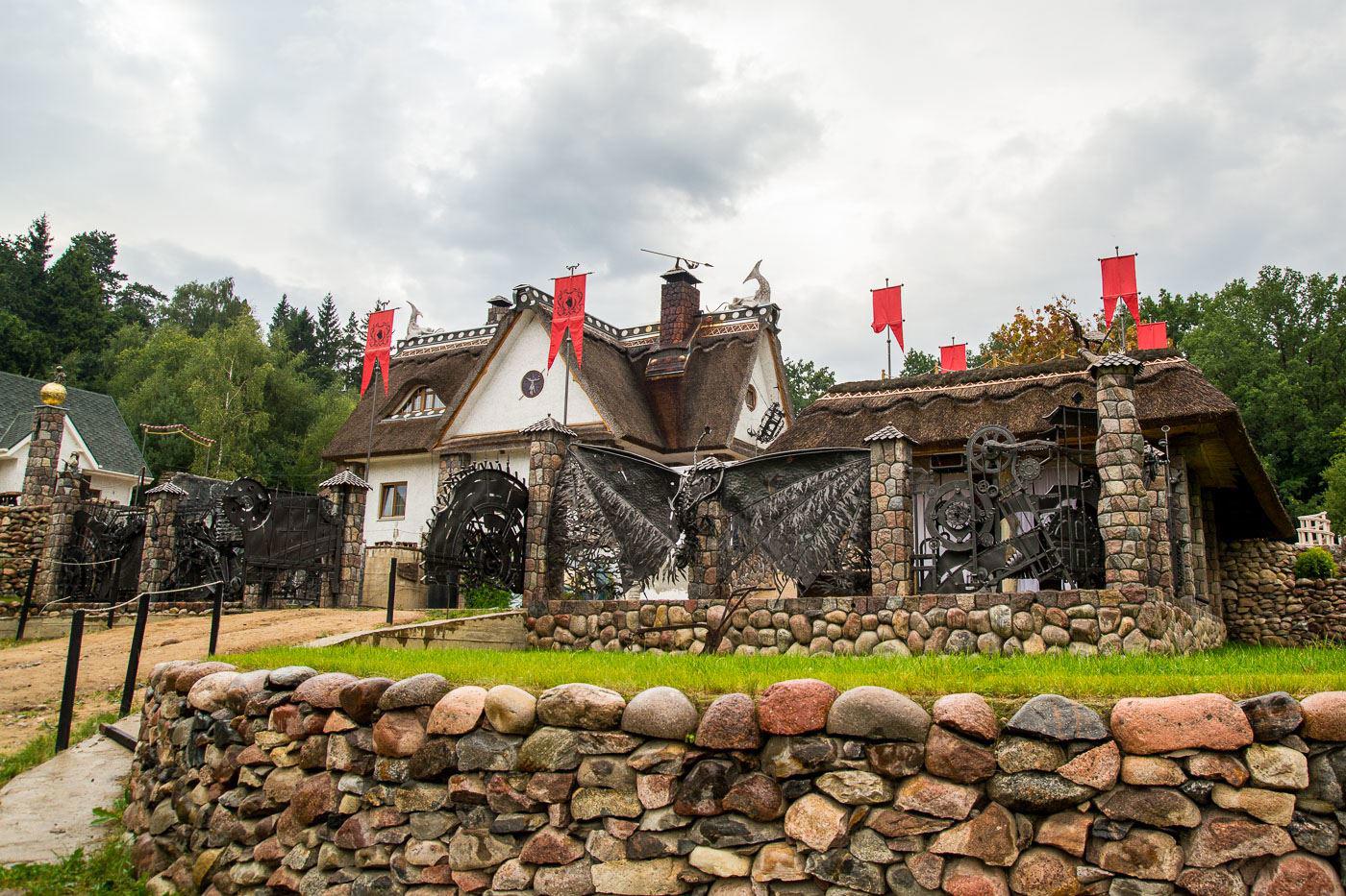 Автобусный тур Мир - усадьба Хрептовичей - замок Любчанский - Литовка, выезд из Минскa