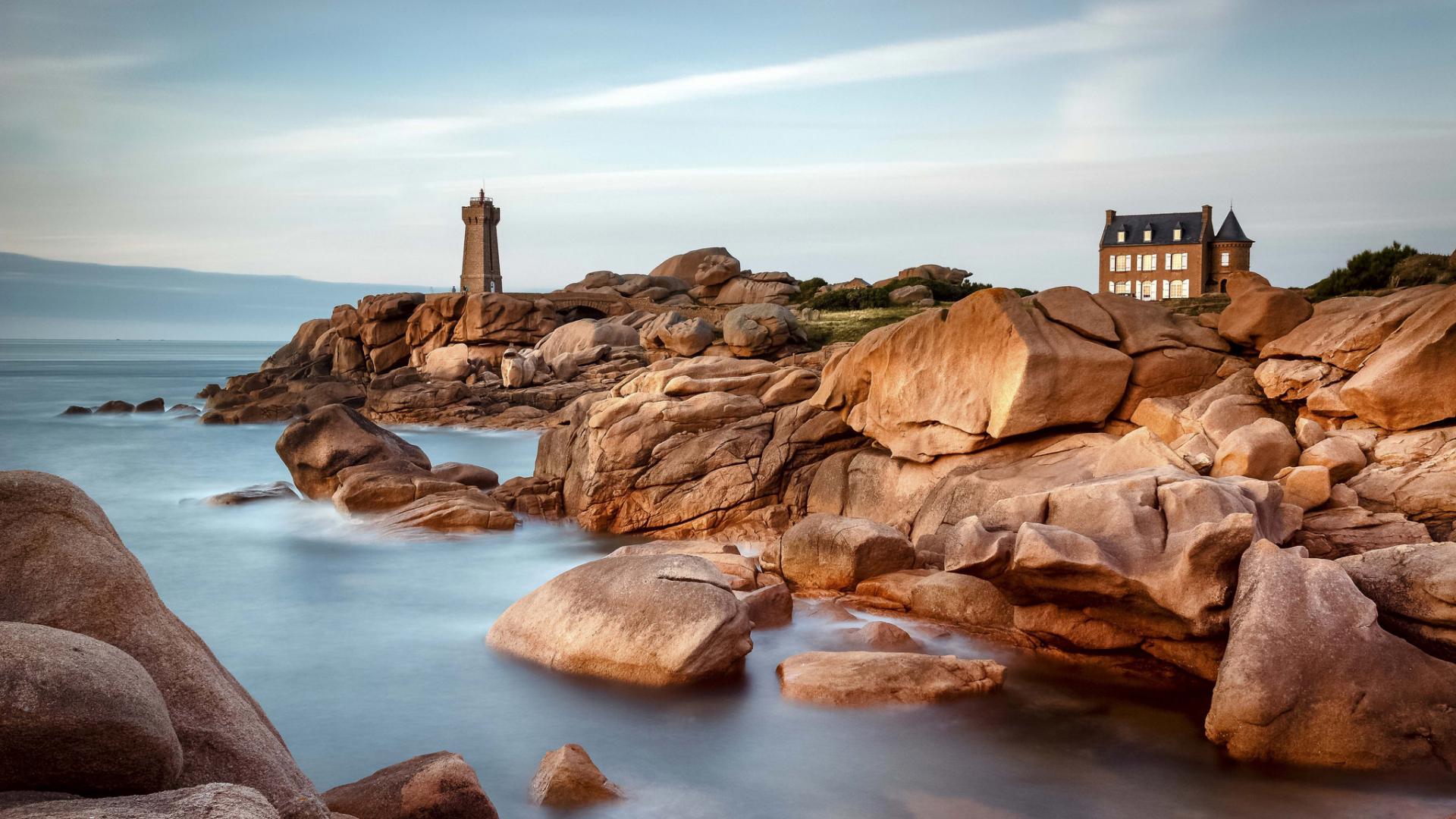 Автобусный тур Дрезден - Брюгге - Руан - Этрета - Трувиль-сюр-Мер* - Сен-Мало - Канкаль - Мон-Сен-Мишель* - Перроз-Гирек - Динан - Шартр - Париж - Люксембург*, выезд из Минскa